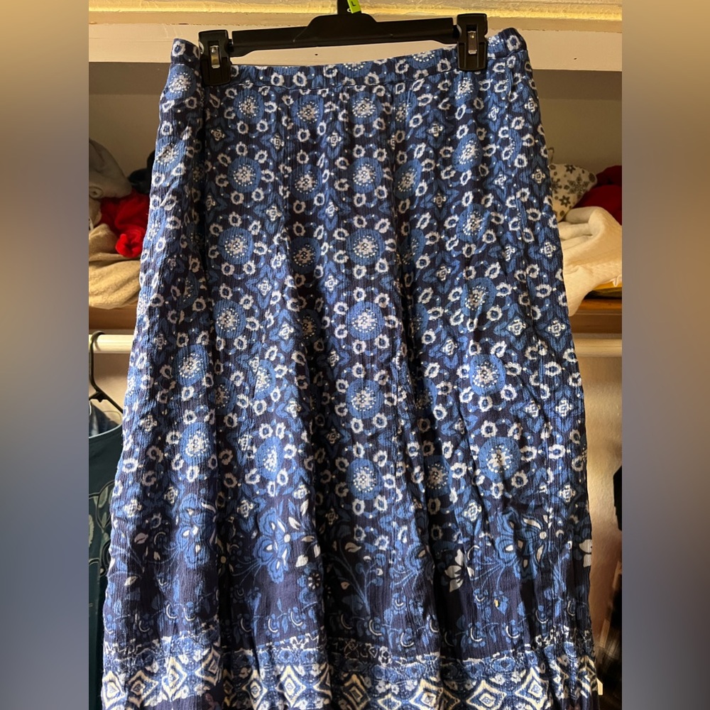 Cold water creek blue pattern skirt.